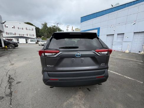 Used 2022 Toyota RAV4 XLE AWD/4WD image 4