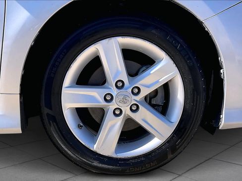 Used 2014 Toyota Camry SE image 12