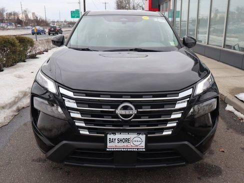 Certified 2025 Nissan Rogue SV AWD/4WD image 4