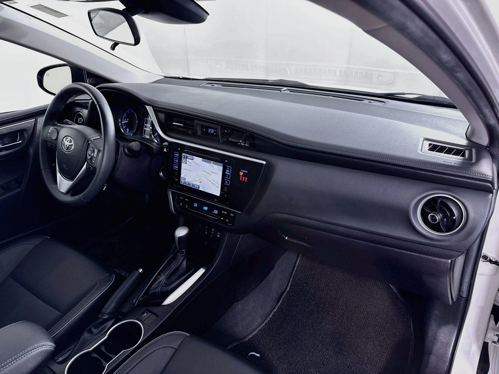 Used 2019 Toyota Corolla XLE w/ Carpet Mat Package (TMS) FWD image 29