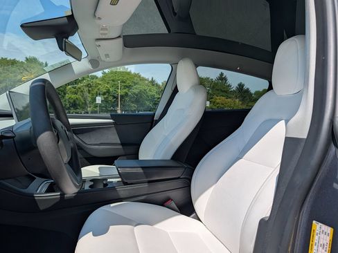 Used 2023 Tesla Model Y Long Range AWD/4WD image 10