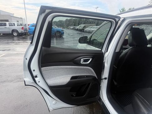 Certified 2022 Jeep Compass Latitude AWD/4WD image 32
