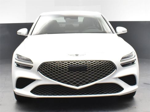 Used 2025 Genesis G70 2.5T image 8