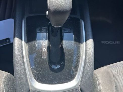 Used 2015 Nissan Rogue S image 11