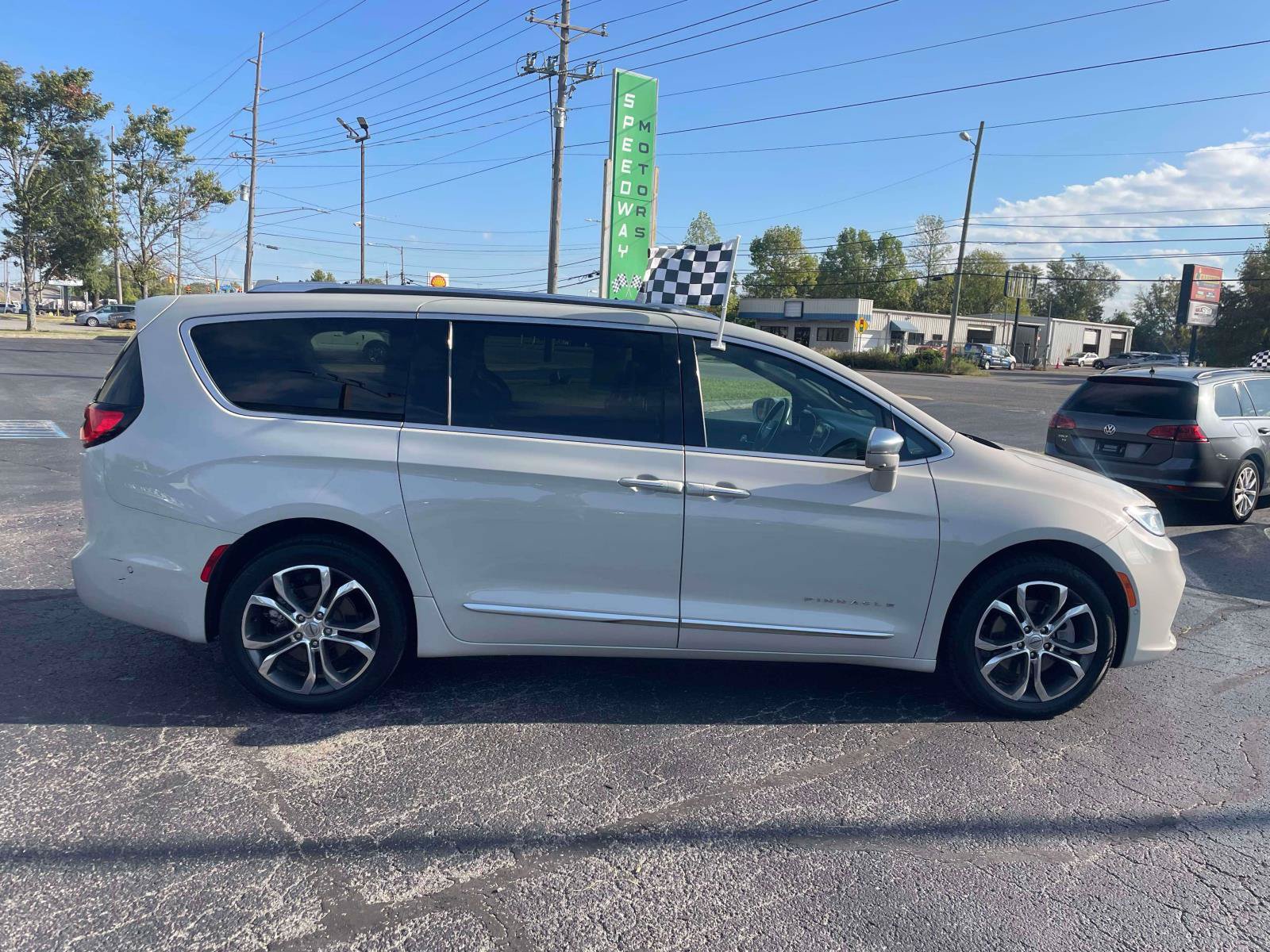 Used 2021 Chrysler Pacifica Pinnacle AWD/4WD image 9