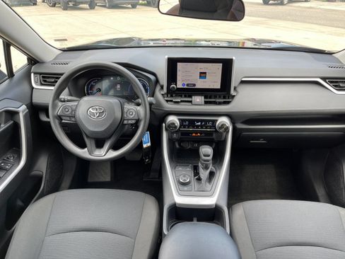 Used 2025 Toyota RAV4 LE AWD/4WD image 15