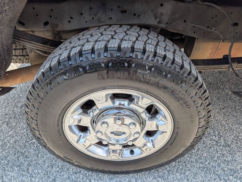 Used 2016 Ford F250 XLT w/ XLT Premium Package AWD/4WD image 6