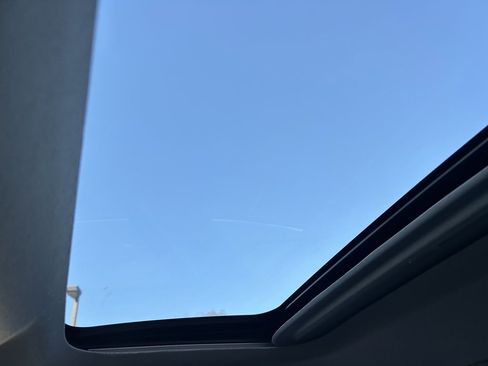 Used 2024 Nissan Sentra SR w/ SR Premium Package image 15