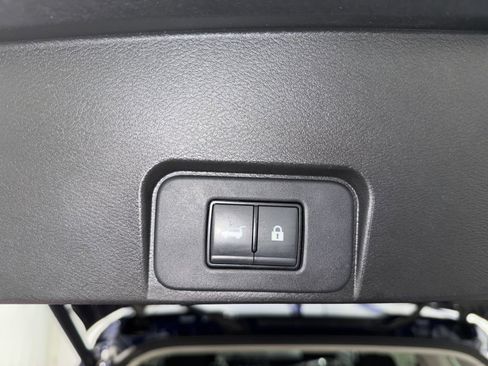 Used 2024 Nissan Rogue SV AWD/4WD image 32