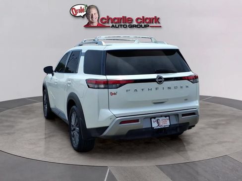 Used 2024 Nissan Pathfinder SL w/ SL Premium Package FWD image 3