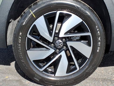 New 2026 Volkswagen Atlas SE image 9