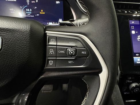 Used 2023 Jeep Grand Cherokee L Laredo image 17