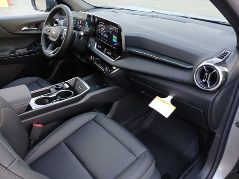 New 2026 Chevrolet Equinox LT w/ Convenience Package II image 30