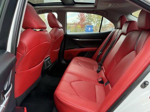 Used 2018 Toyota Camry XSE image 15