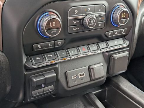 Used 2019 Chevrolet Silverado 1500 High Country w/ Technology Package image 27