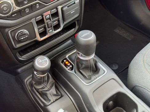 New 2025 Jeep Gladiator Sport AWD/4WD image 18