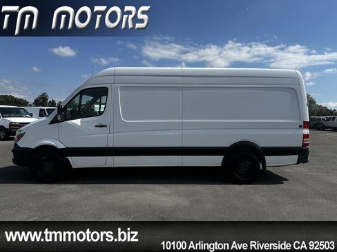 Used 2017 Mercedes-Benz Sprinter 2500 image 3