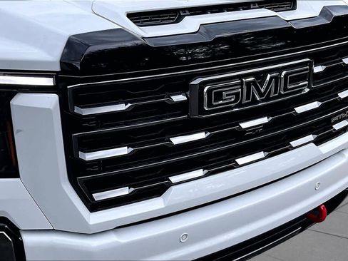 Used 2024 GMC Sierra 2500 AT4 w/ AT4 Premium Plus Package AWD/4WD image 30
