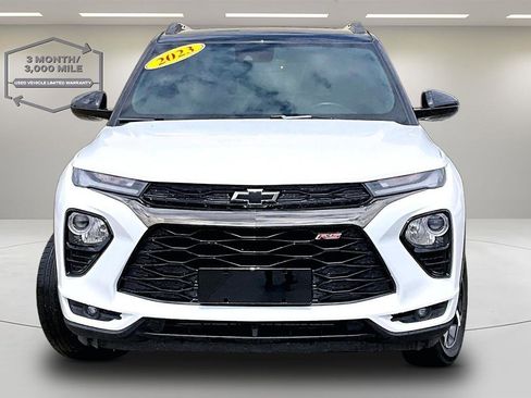 Used 2023 Chevrolet TrailBlazer RS w/ Sun and Liftgate Package image 2