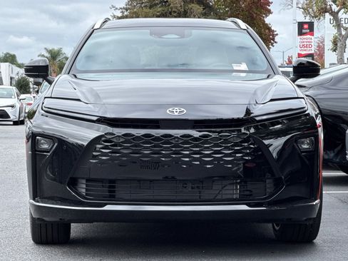 New 2025 Toyota Crown Signia image 11