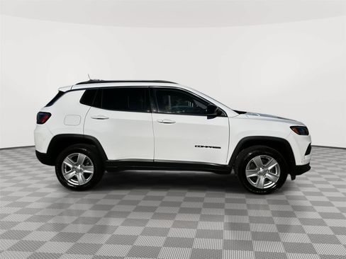 Used 2022 Jeep Compass Latitude w/ Convenience Group AWD/4WD image 5