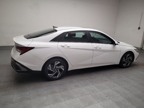 Used 2025 Hyundai Elantra SEL FWD image 10