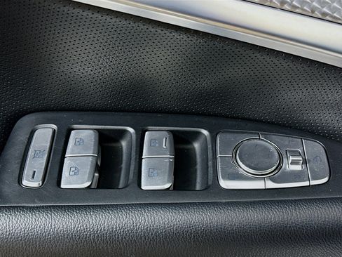 Used 2023 Genesis G70 2.0T w/ Sport Prestige Package image 15