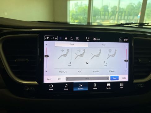Used 2022 Chrysler Pacifica Touring-L FWD image 28