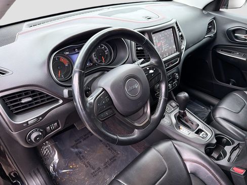 Used 2019 Jeep Cherokee Trailhawk w/ Cold Weather Group AWD/4WD image 25