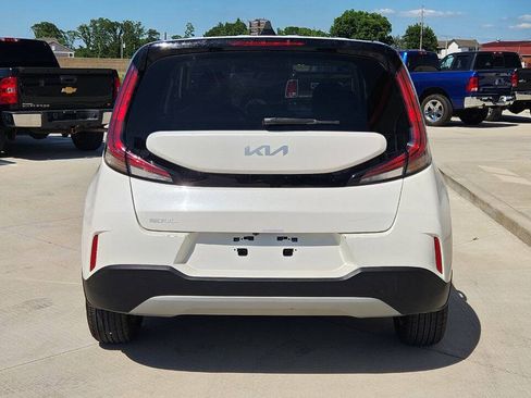 Used 2023 Kia Soul LX w/ LX Technology Package FWD image 5
