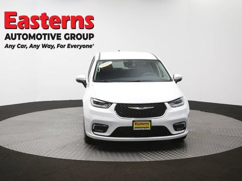 Used 2023 Chrysler Pacifica Touring-L FWD image 55