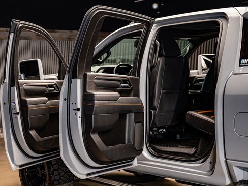 Used 2025 GMC Sierra 2500 AT4 w/ AT4 Premium Plus Package image 32