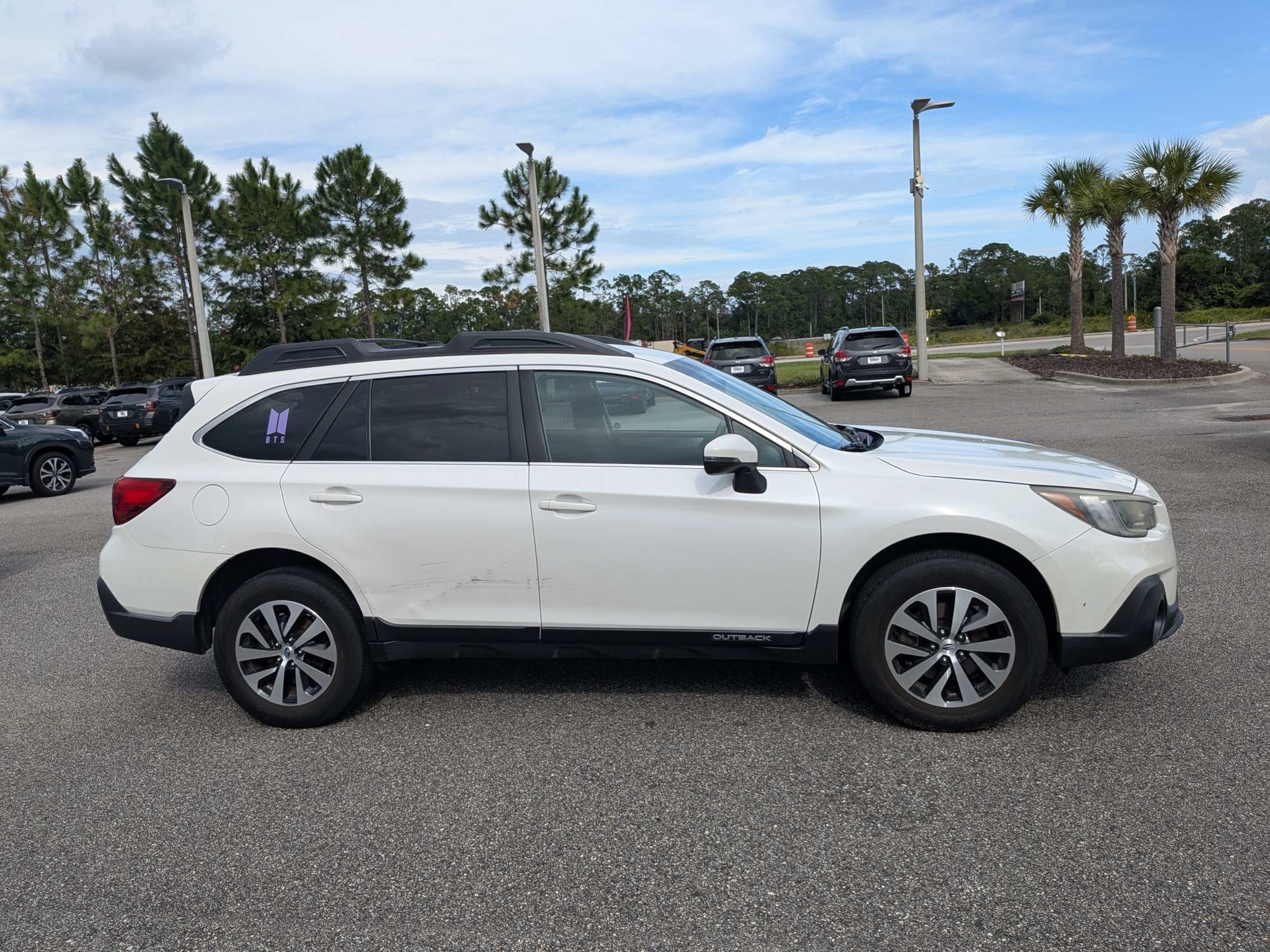 Used 2019 Subaru Outback 2.5i Premium AWD/4WD image 3