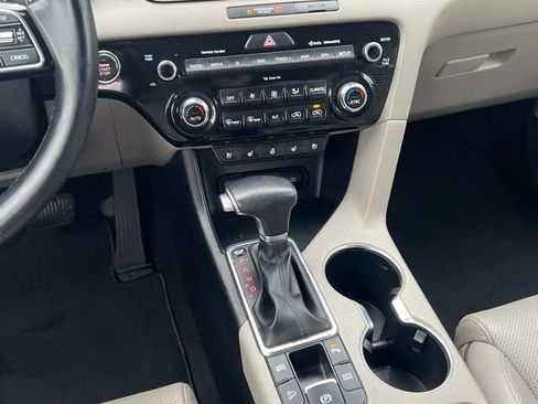 Certified 2022 Kia Sportage EX w/ EX Technology Package image 16