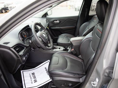 Used 2022 Jeep Cherokee Trailhawk w/ Premium Leather Package image 21