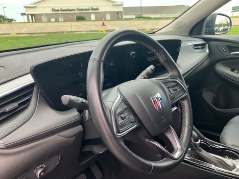 Used 2025 Buick Encore GX Avenir w/ Avenir Technology Package FWD image 9