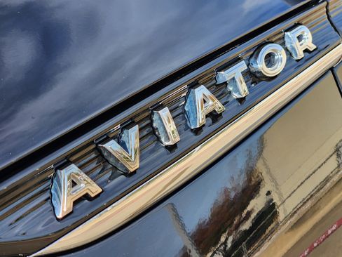 Used 2022 Lincoln Aviator Reserve w/ Equipment Group 201A image 11