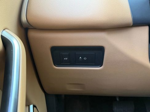 Used 2022 Jaguar F-PACE S image 32