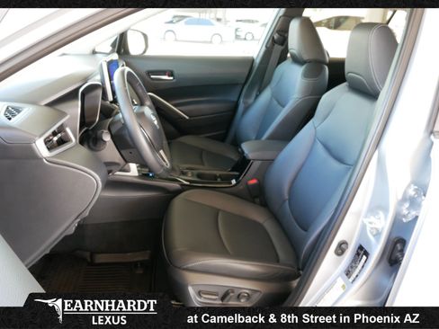 Used 2024 Toyota Corolla Cross XLE w/ Convenience Package FWD image 2