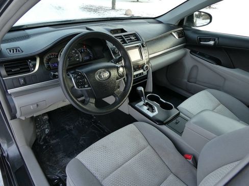 Used 2014 Toyota Camry LE image 10