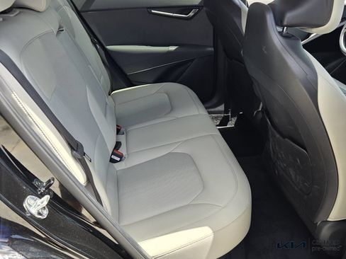 Certified 2024 Kia Niro EX FWD image 17