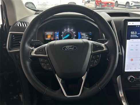 Used 2024 Ford Edge Titanium image 17