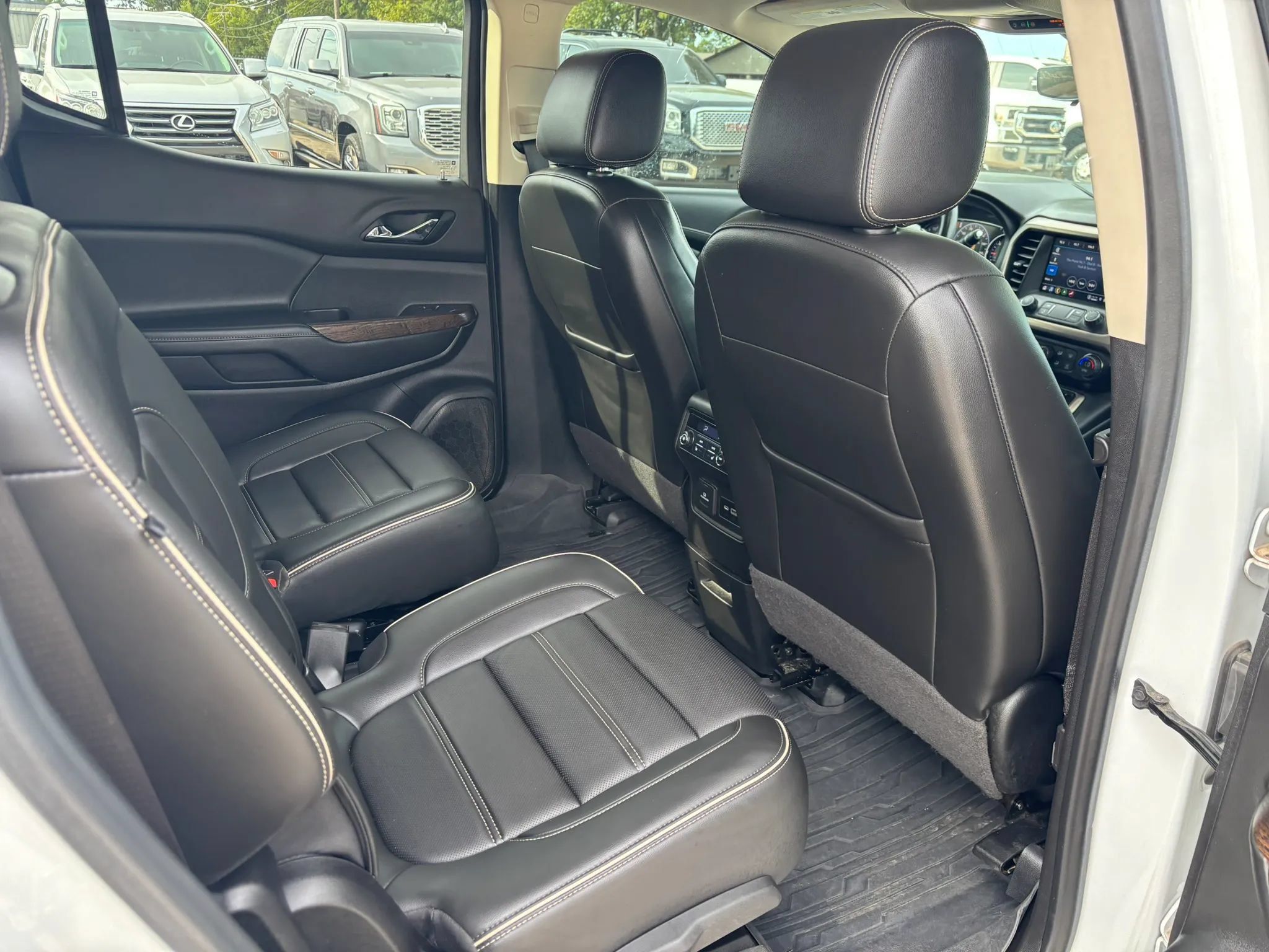Used 2021 GMC Acadia Denali w/ Denali Technology Package AWD/4WD image 22