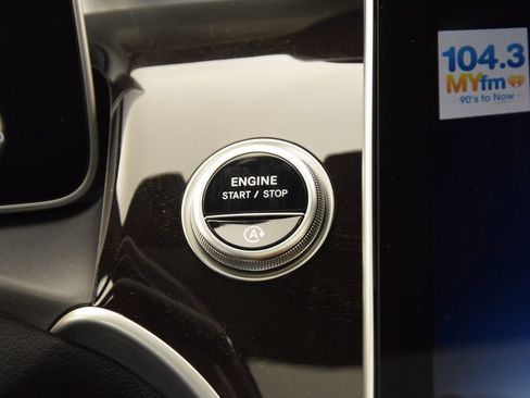 Certified 2025 Mercedes-Benz GLC 300 4MATIC image 32