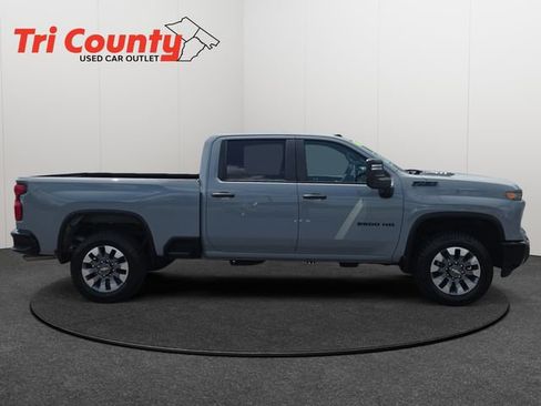 Used 2024 Chevrolet Silverado 2500 Custom w/ Custom Value Package AWD/4WD image 8