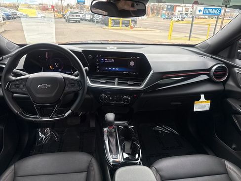 Used 2024 Chevrolet Trax RS w/ Sunroof Package image 12