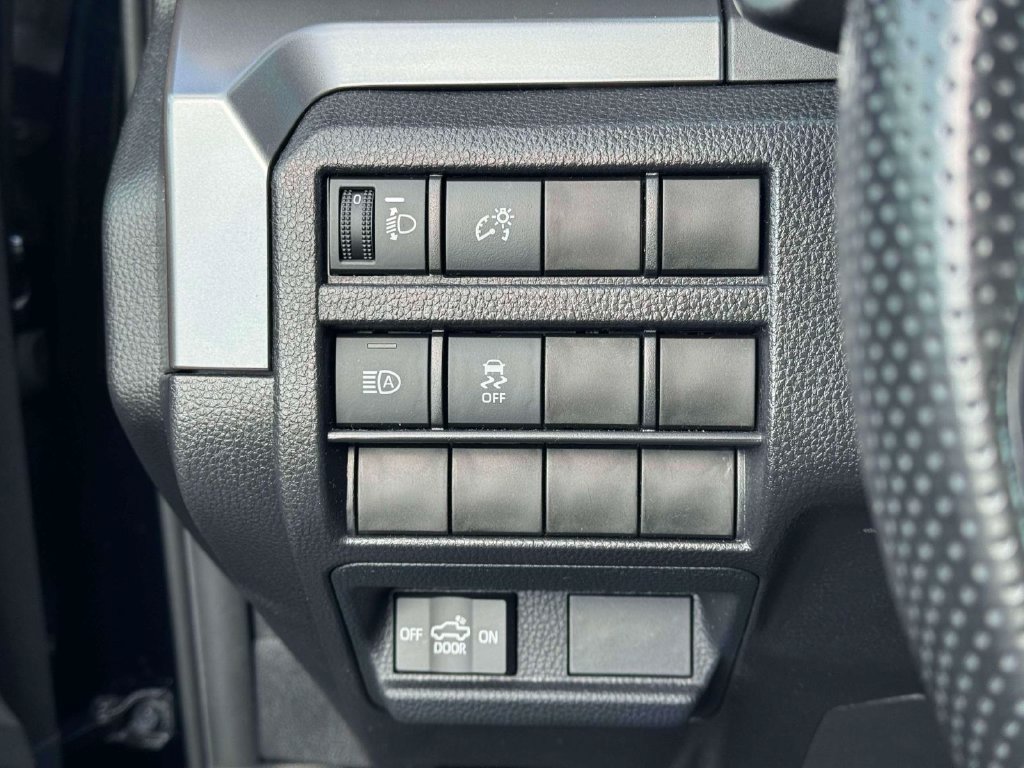 Used 2025 Toyota Tacoma SR5 AWD/4WD image 19
