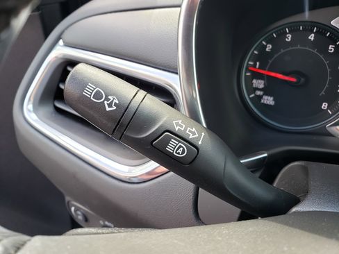 Used 2022 Chevrolet Equinox LT w/ Driver Convenience Package image 15