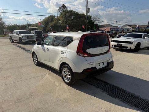 Used 2022 Kia Soul LX w/ Technology Package FWD image 12
