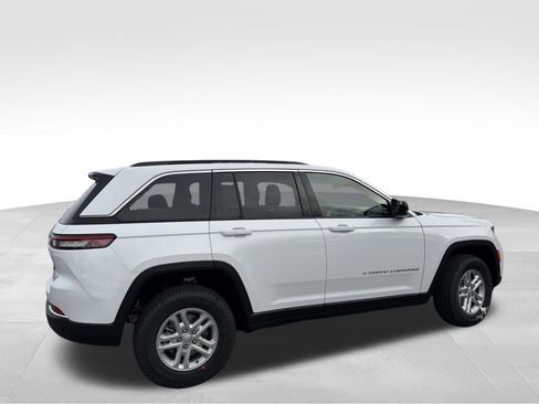 New 2025 Jeep Grand Cherokee Laredo image 8